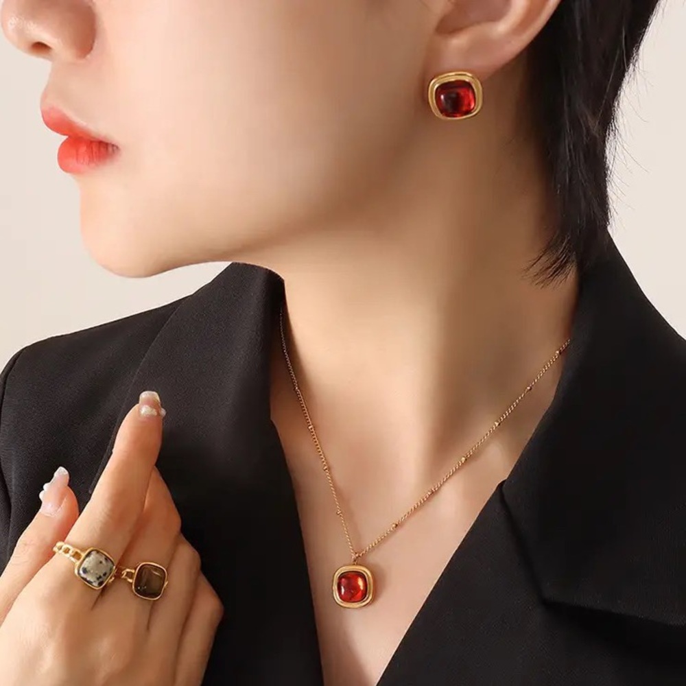 ◾️18K Gold Plated Red Crystal Pendant Earrings